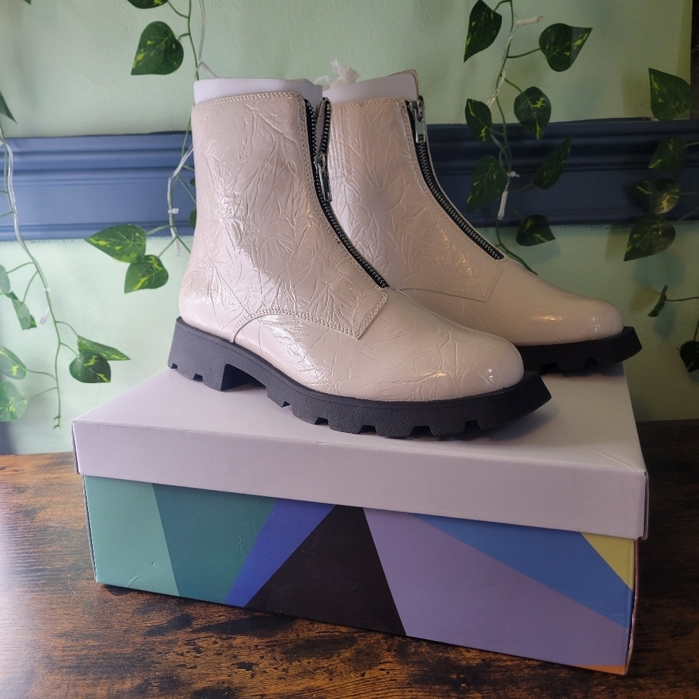 Katy Perry The Daarling Combat Boots Chalk Zip Up Ankle Womens 8.5 Nib Chic — image 8 of 8